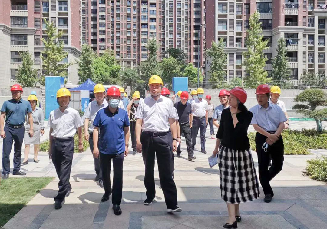 江蘇省人民政府副秘書(shū)長(zhǎng)、辦公廳主任謝潤(rùn)盛率隊(duì)考察蘇州市恒大悅瓏灣項(xiàng)目建設(shè)情況