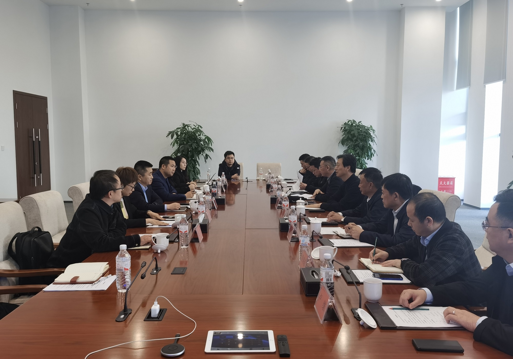 公司總裁陳永明率隊赴聯東集團開展“總對總”交流洽談